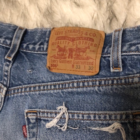 Distressed Levi Jeans - Picture 3 of 3